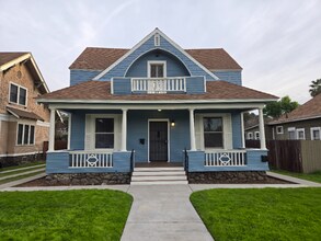 Building Photo - 364 E Pearl St