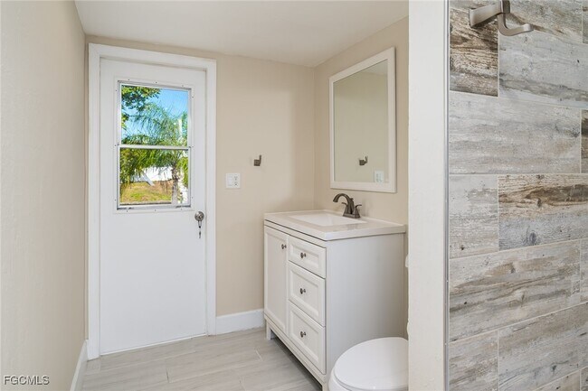 Building Photo - 1416 SE 11th Pl