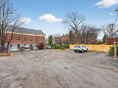 Building Photo - 138 Pine St