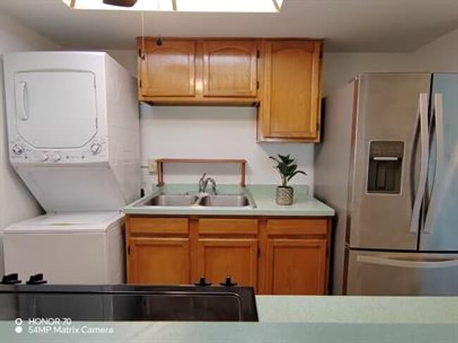 Building Photo - Welcome to Tampa Racquet Club – Where Comfort Meets Convenience!