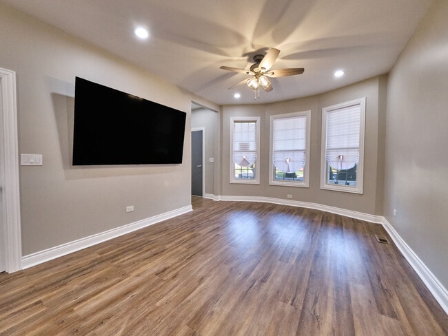 Building Photo - 12762 Elm St