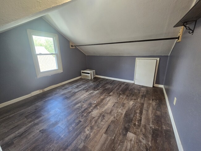 Building Photo - 521 S Menlo Ave