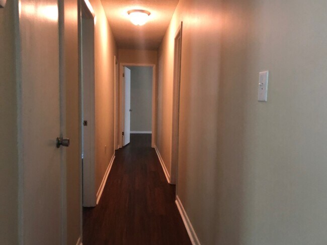 Building Photo - 719 Thornwood Way