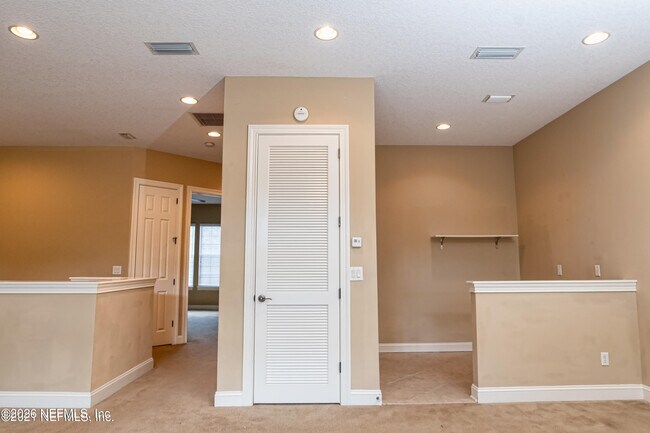 Building Photo - 654 S Loop Pkwy