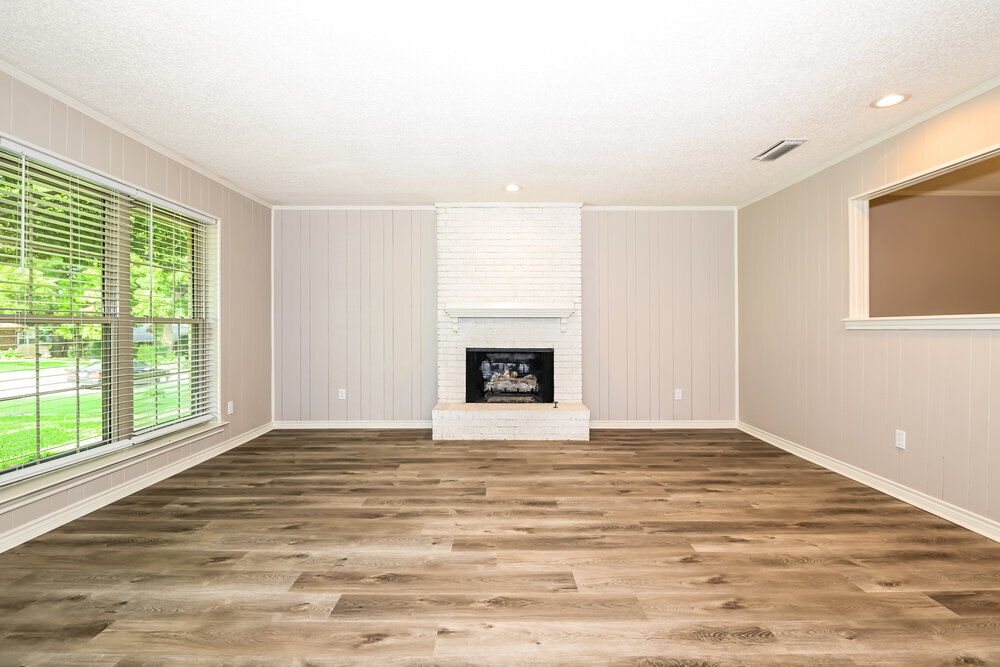 Building Photo - 708 Village Green Dr