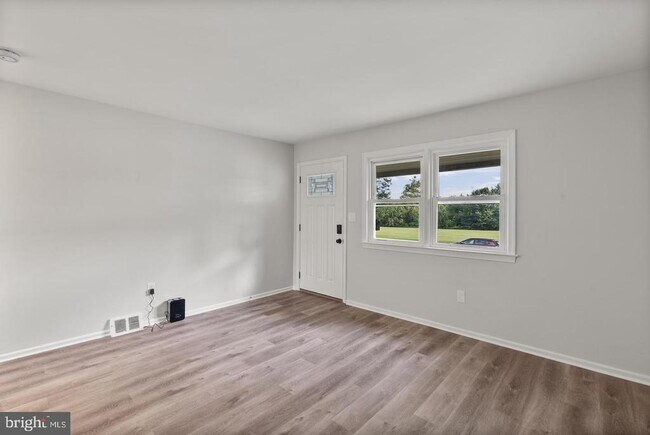 Building Photo - 8047 Park Haven Rd