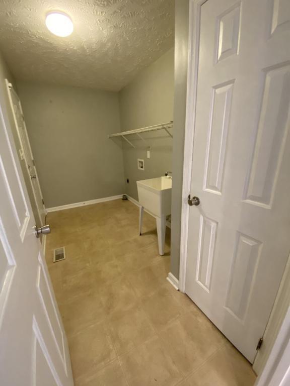 Building Photo - 8229 Foxtrail Dr