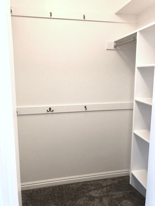 Building Photo - 86 N Garden Park Dr