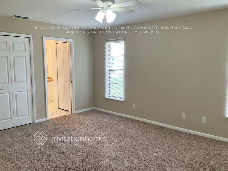 Building Photo - 215 SE 19th Terrace