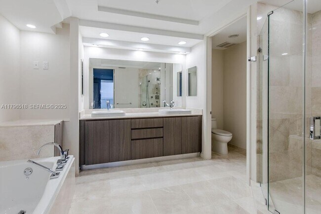 Building Photo - 4810 N Hwy A1A