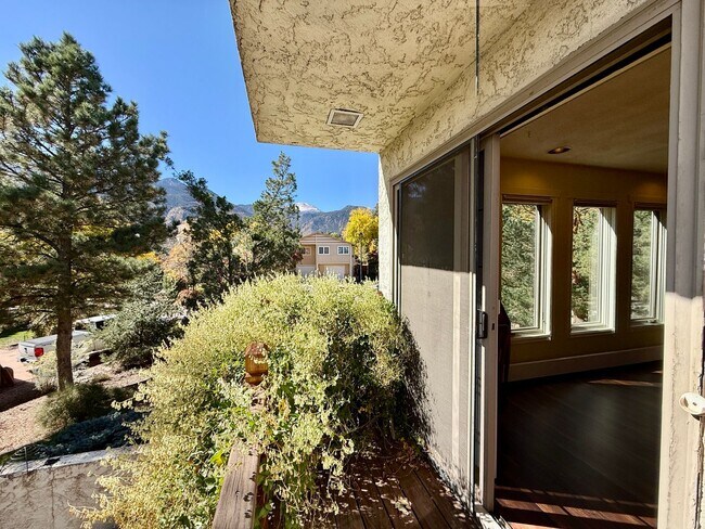 Building Photo - Historic Manitou Springs Home for Rent – M...