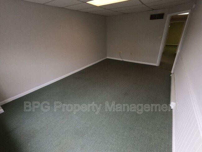 Building Photo - 95 N Main St