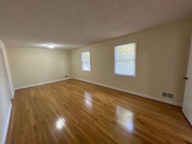 Building Photo - Saluda Gardens Home