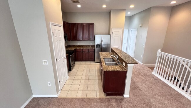 Building Photo - Beautiful 3/2 Townhouse Available !!