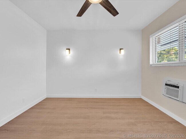 Building Photo - 2020 NE 51st Ct