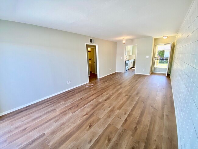 Living Room - 81 W Fiesta Grn