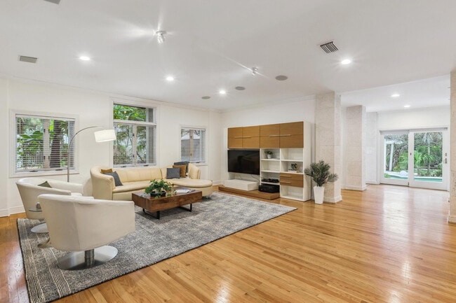 Building Photo - 3301 NE 16th St