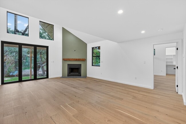 Building Photo - 308 Mountain View