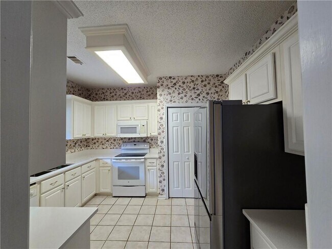 Building Photo - 152 Princeton Dr