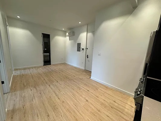 Building Photo - 27 Eldert St
