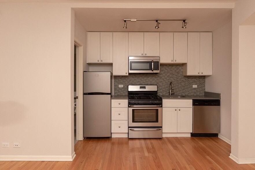 Building Photo - 2832 W Palmer St