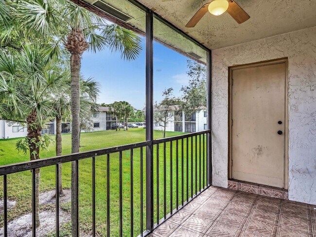 Building Photo - 16252 Laurel Dr
