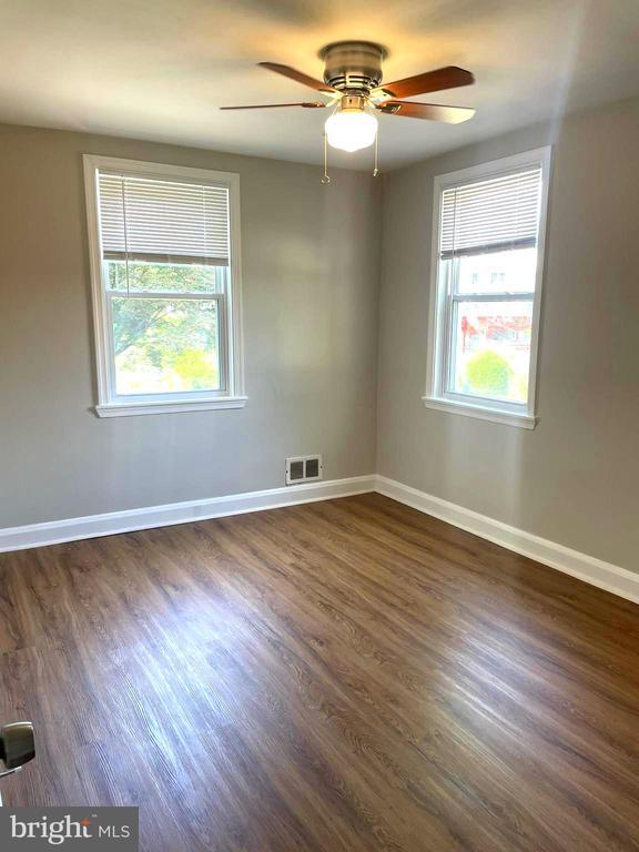 Building Photo - 1049 Reverdy Rd