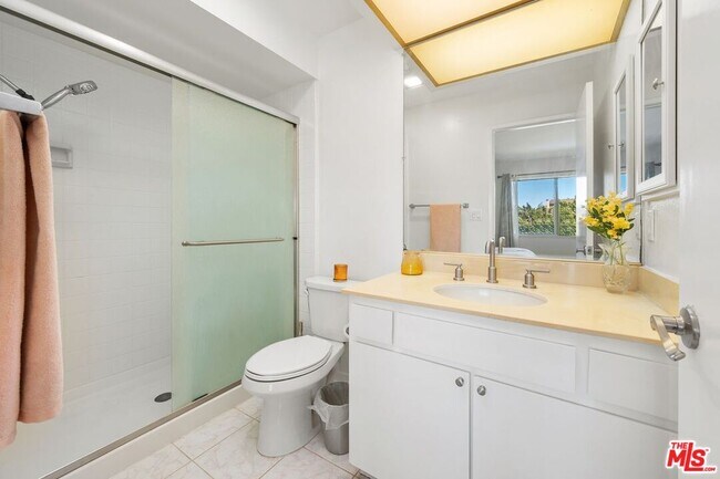 Building Photo - 27912 Ridgecove Ct N