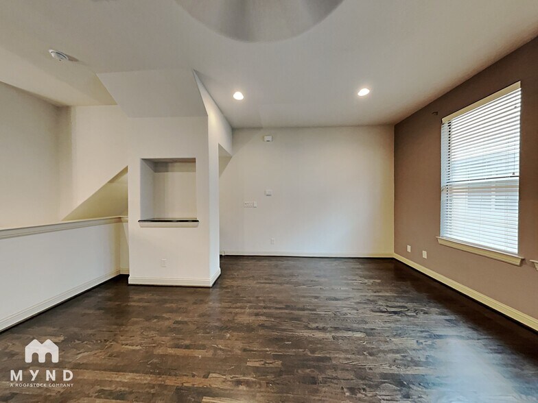 Building Photo - 7404 Coronado Way