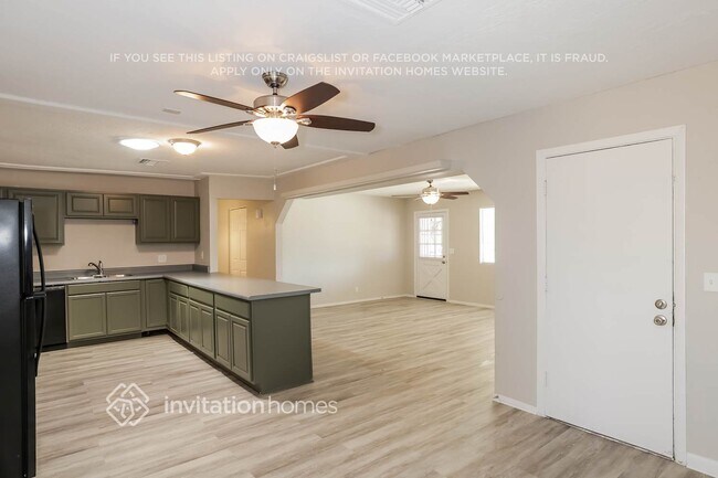 Building Photo - 3114 W Charter Oak Rd