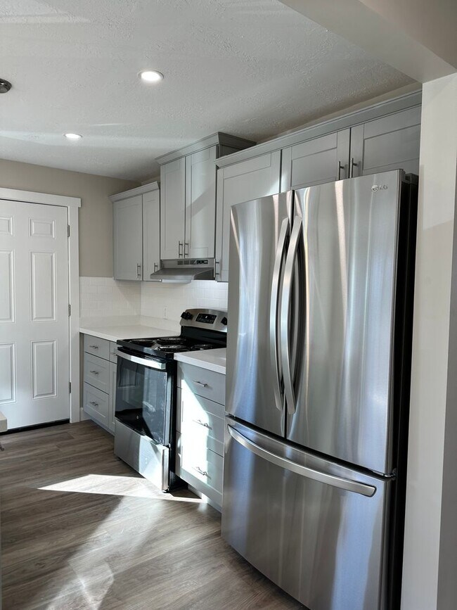 Building Photo - Darling remodeled 5 bedroom 2 bathroom home in the heart of Ogden
