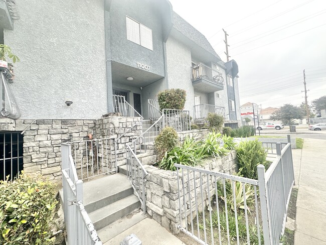 Building Photo - 11007 Hartsook St North Hollywood, CA 91601