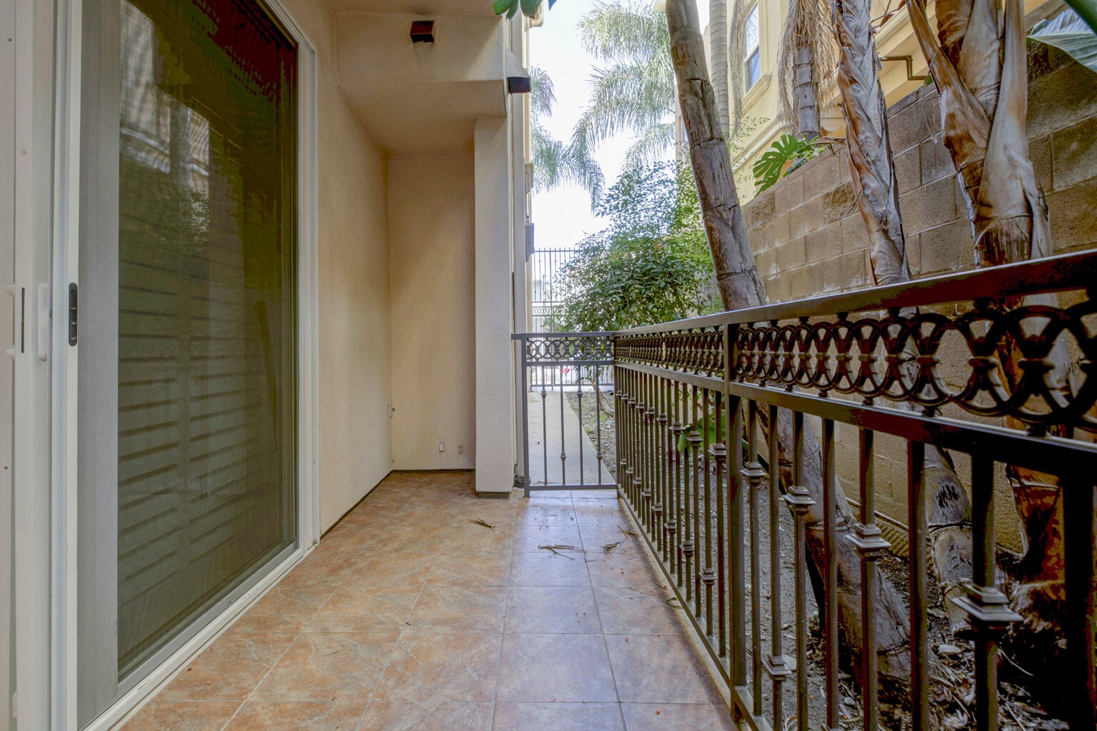 Building Photo - 556 E Palm Ave