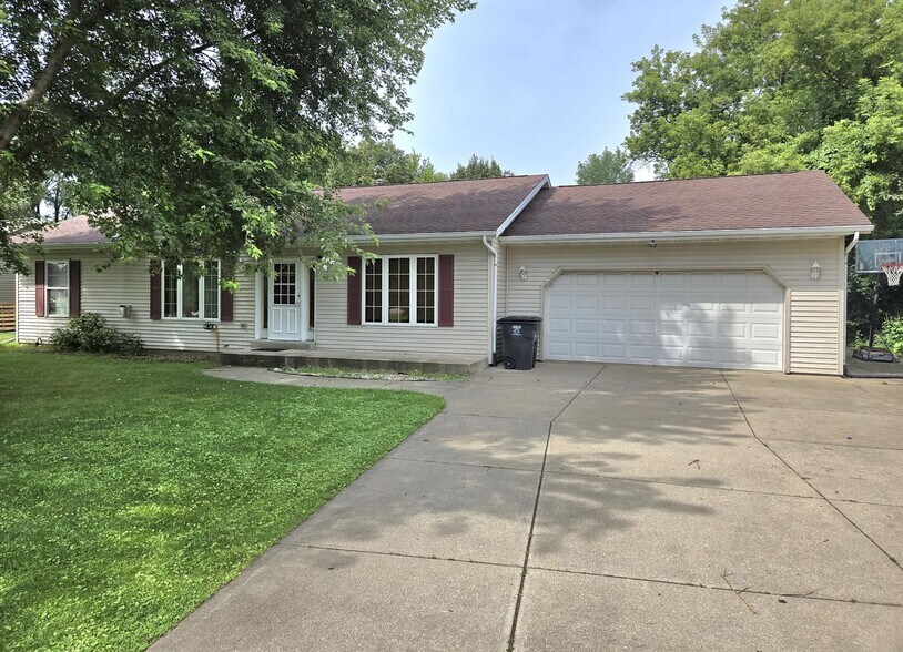 Primary Photo - 8728 E Windlake Rd