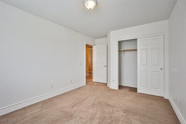 Building Photo - 375 Center Green Dr