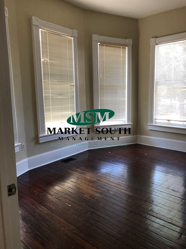 Building Photo - Downtown/SCAD RENTAL