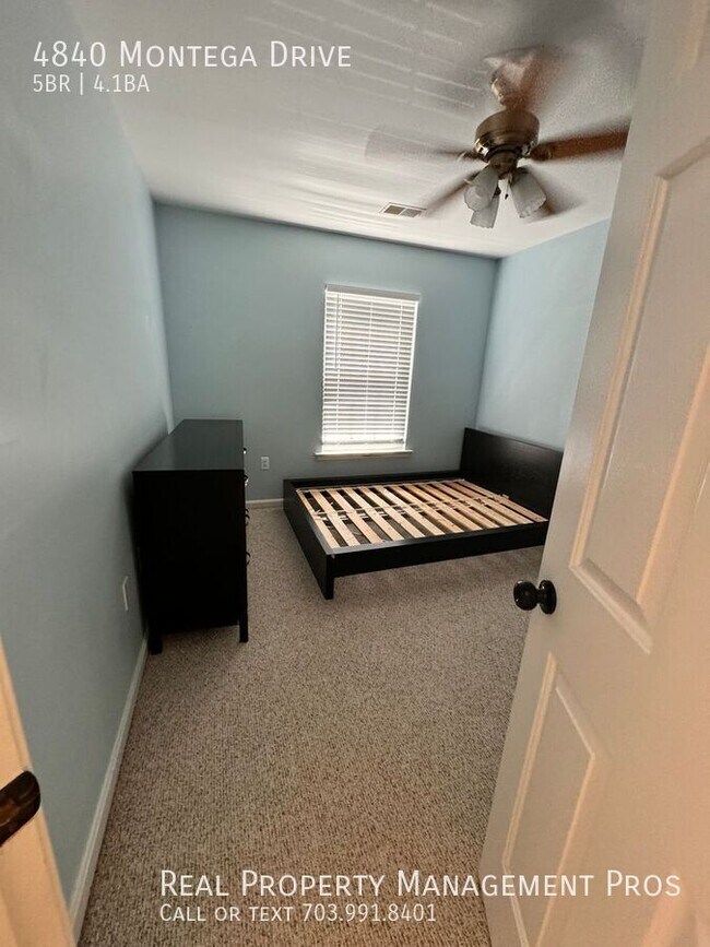 Building Photo - 4840 Montega Dr