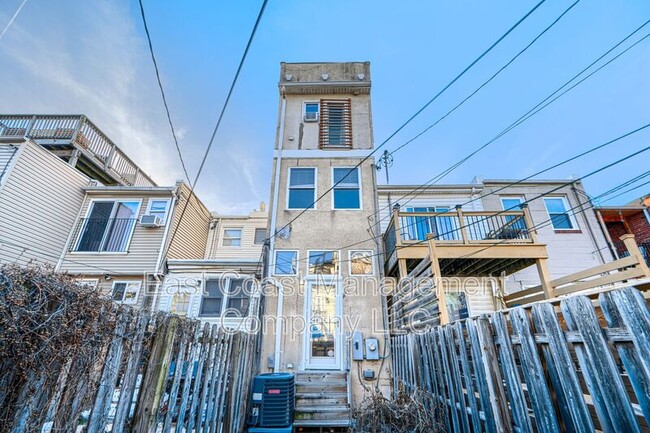 Building Photo - 1321 Cooksie St