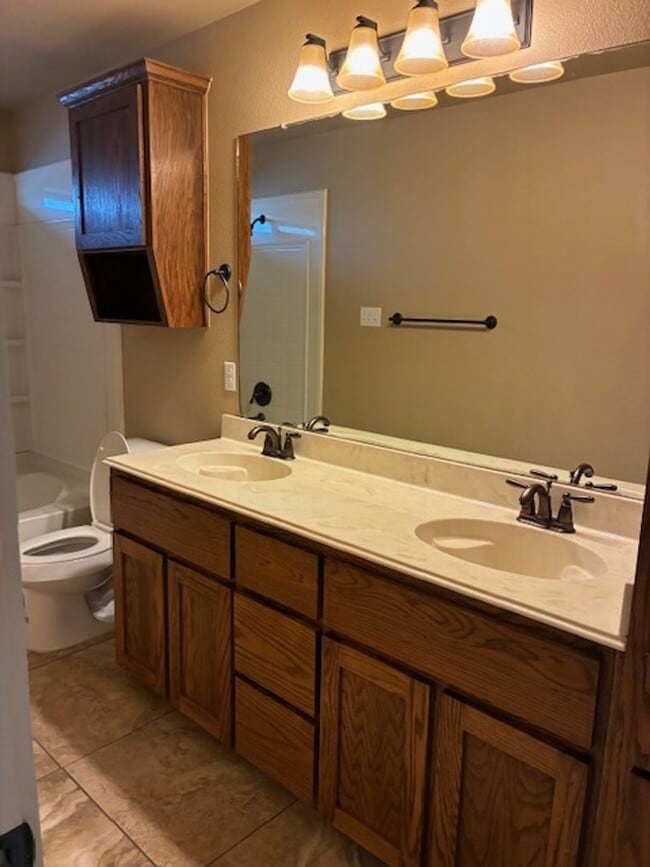 Building Photo - 3301 Lineage Loop