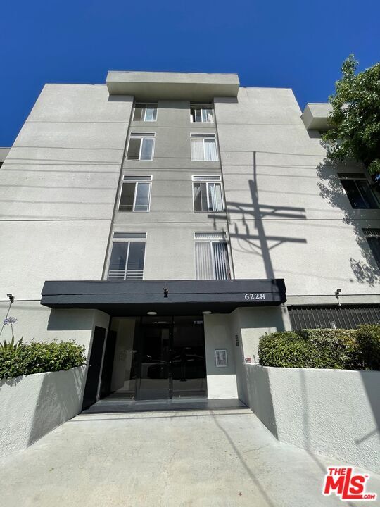 Building Photo - 6228 Fulton Ave