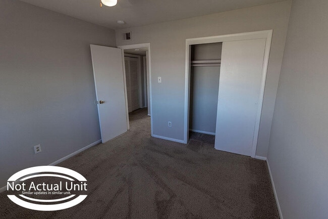 Building Photo - 2904 Leeway Dr