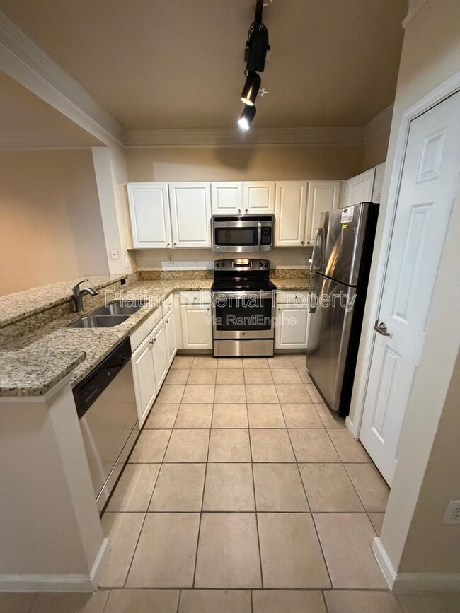 Building Photo - 1850 Cotillion Dr