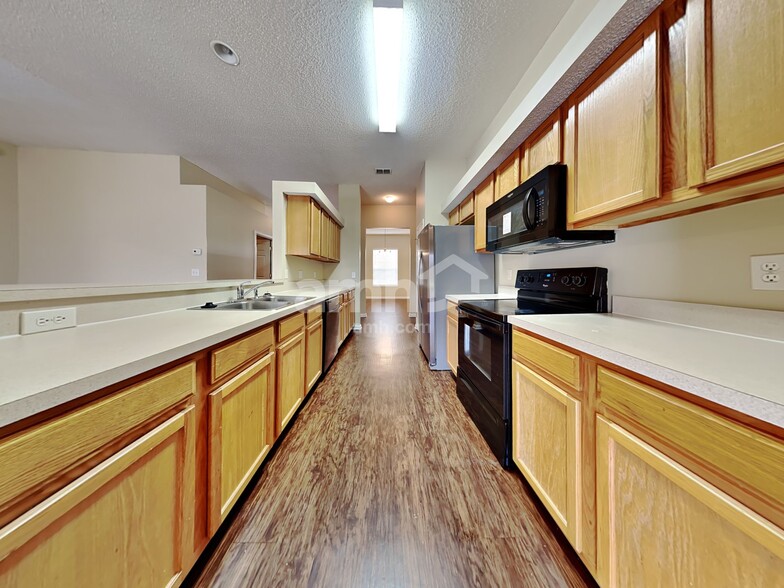 Building Photo - 5631 Ortega Park Blvd