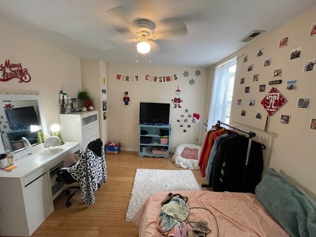 Building Photo - 1849 Willington St