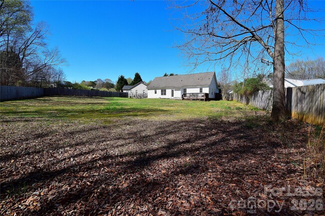 Building Photo - 614 Meadowbrook Dr