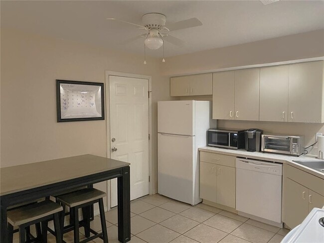 Building Photo - 177 Sunnyside Dr
