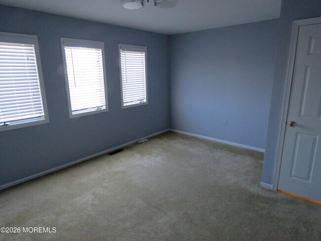 Building Photo - 273 Plum Dr
