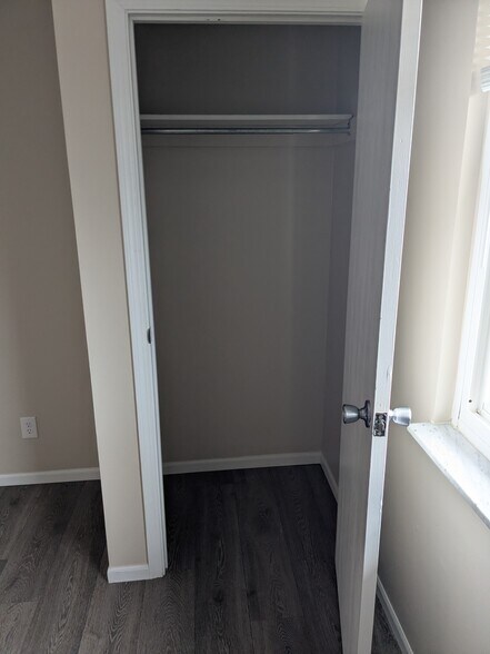 Guest Room - 5350 Camelot Dr