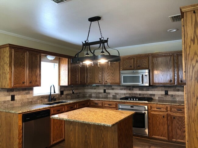 Building Photo - Corner Lot close to Barksdale Airforce Base with Bonus Room in back yard..