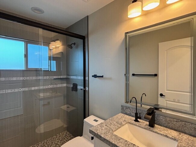 Building Photo - 1 Bedroom - 1.5 Bath Condo on the Riverwalk